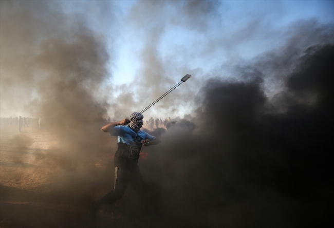 İsrail Gazze sınırında biri sağlık görevlisi iki Filistinliyi şehit etti